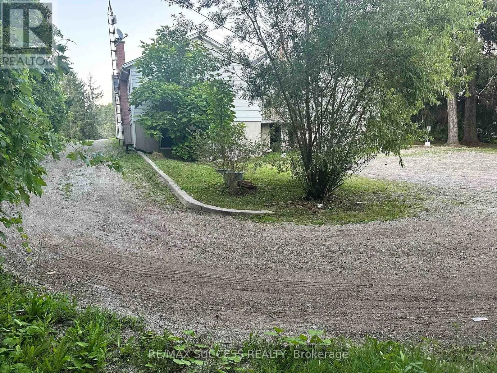 B - 28 BROCK ROAD N