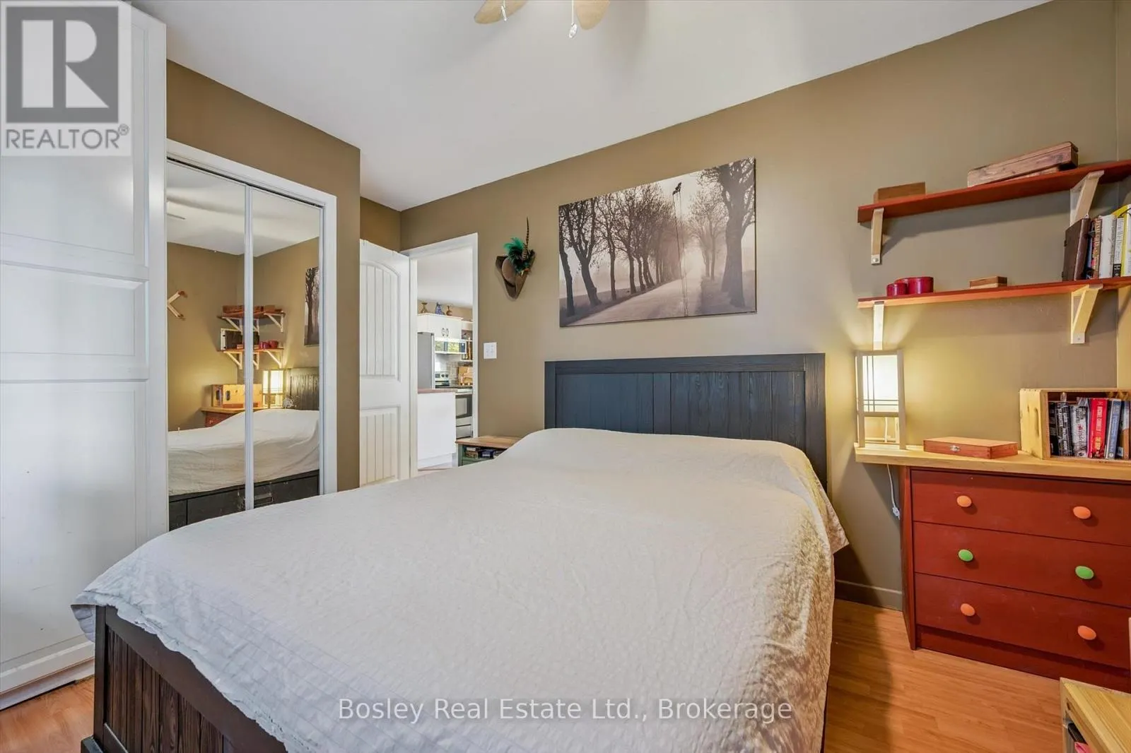 32 HOLLY TRAIL