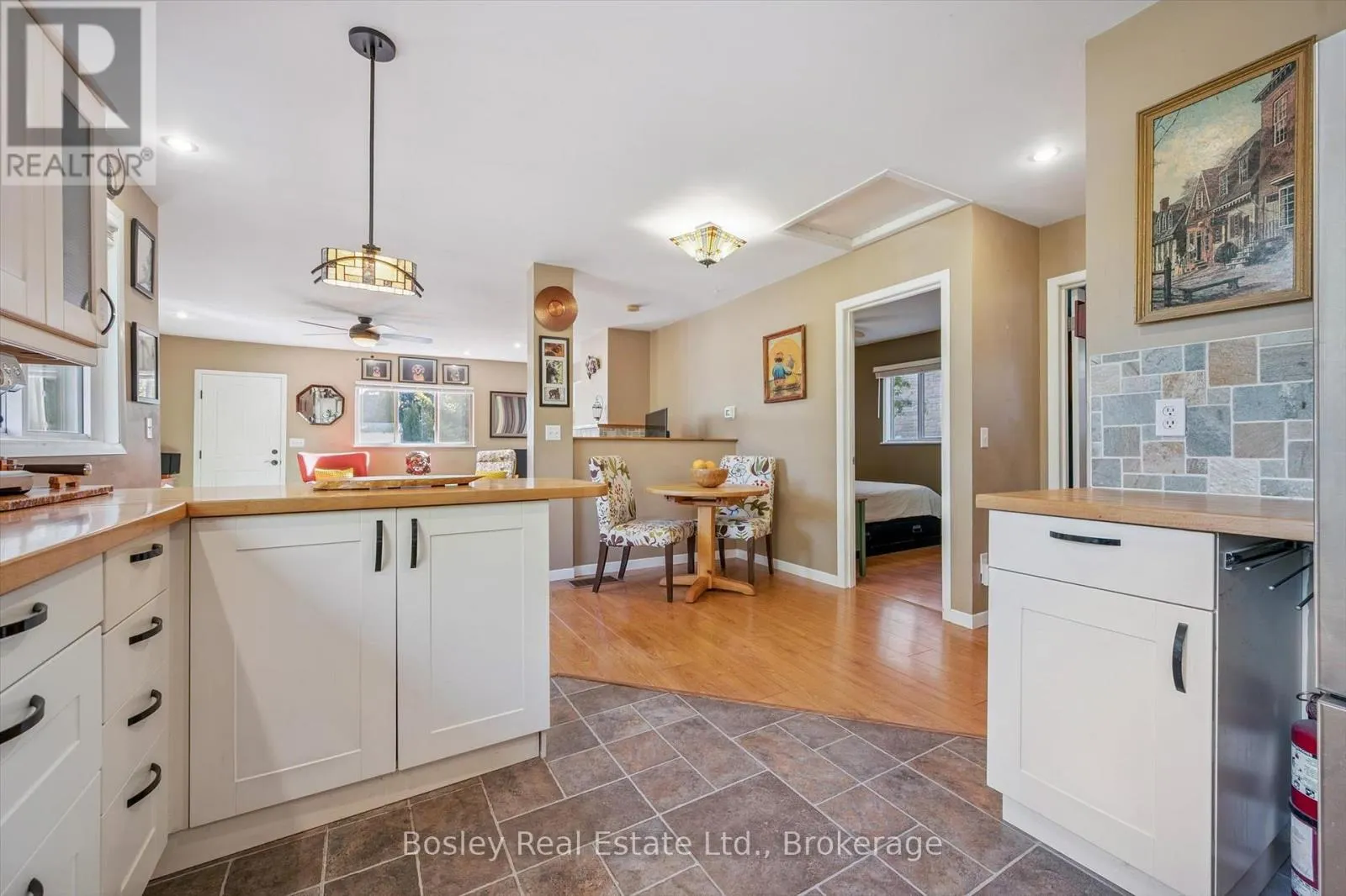 32 HOLLY TRAIL