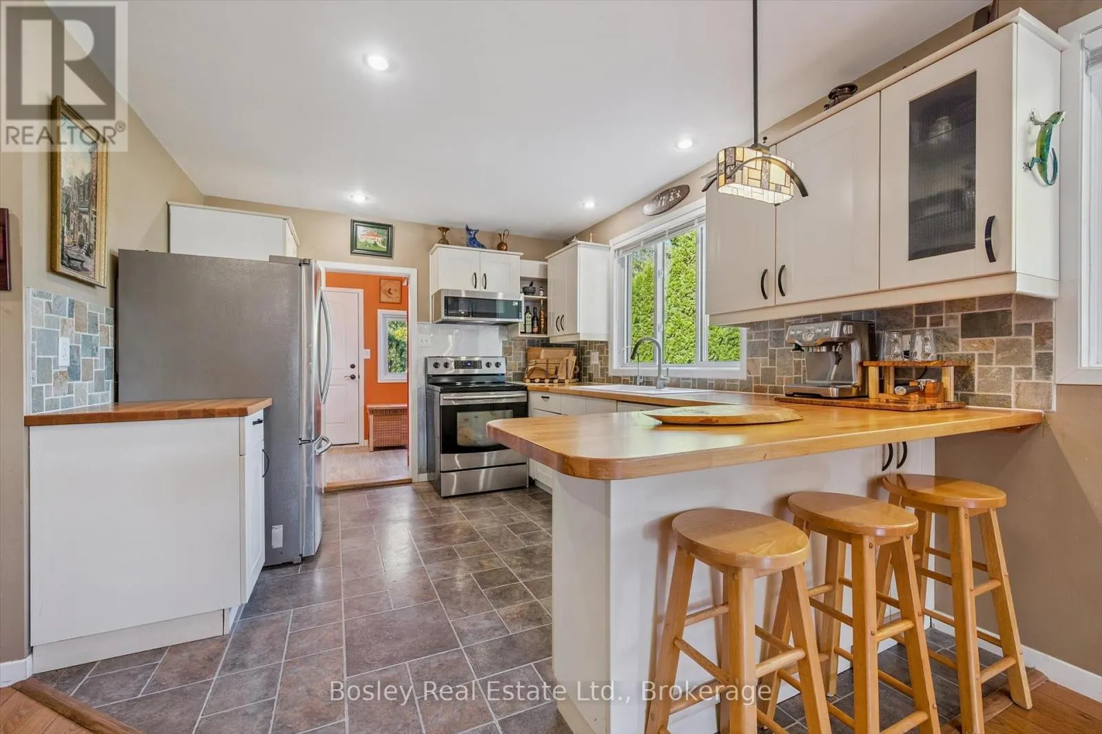 32 HOLLY TRAIL