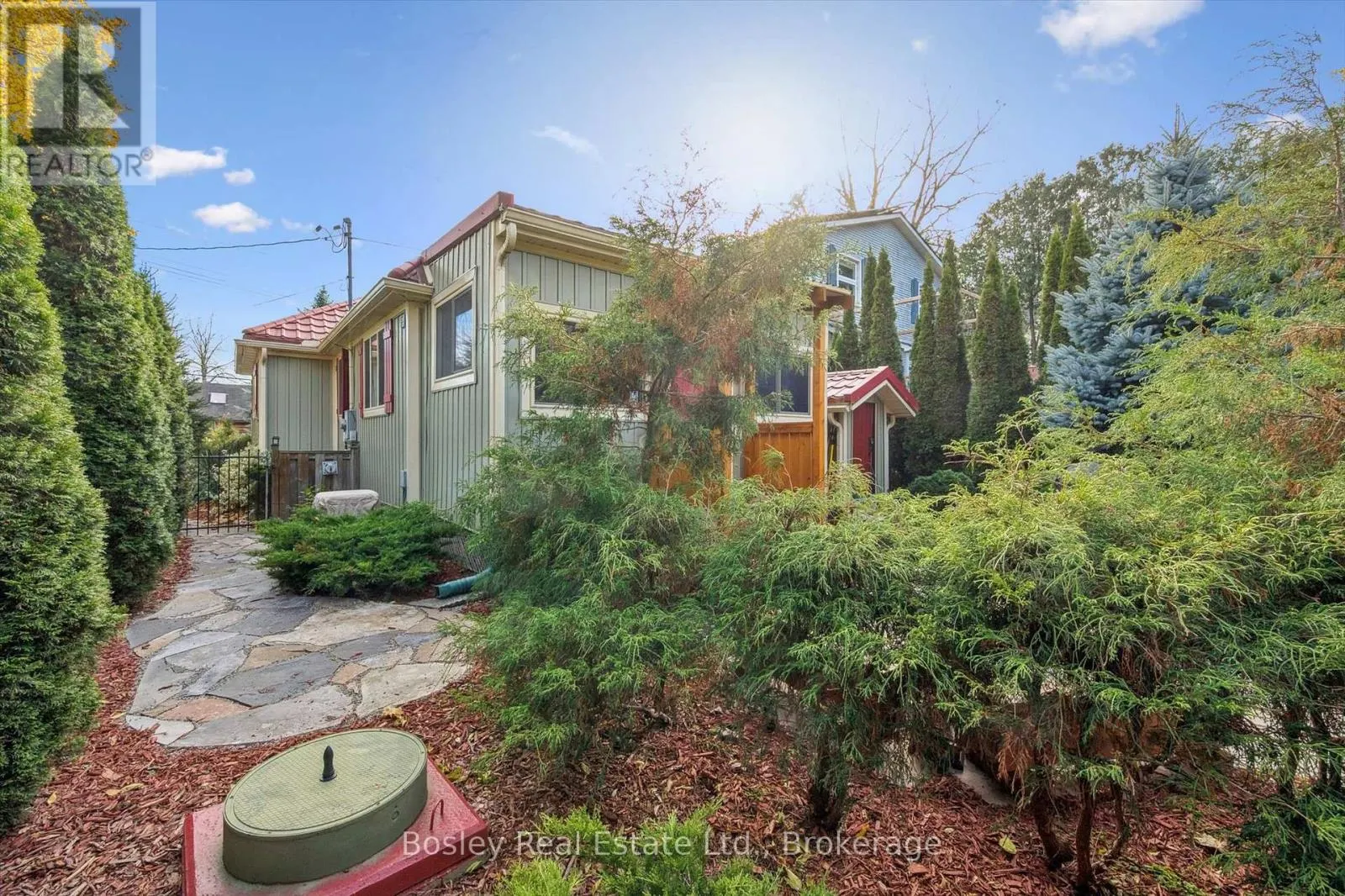 32 HOLLY TRAIL
