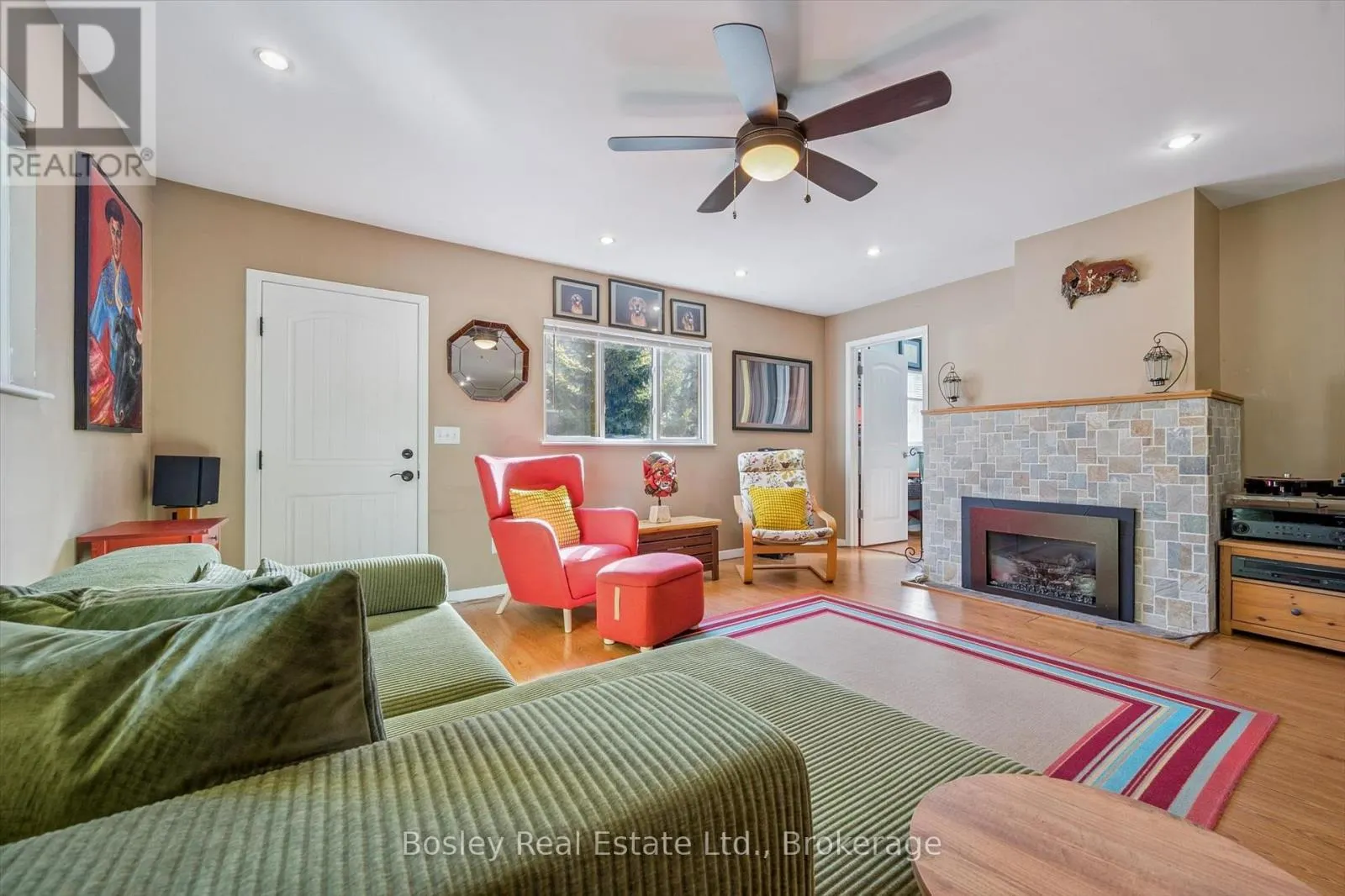 32 HOLLY TRAIL