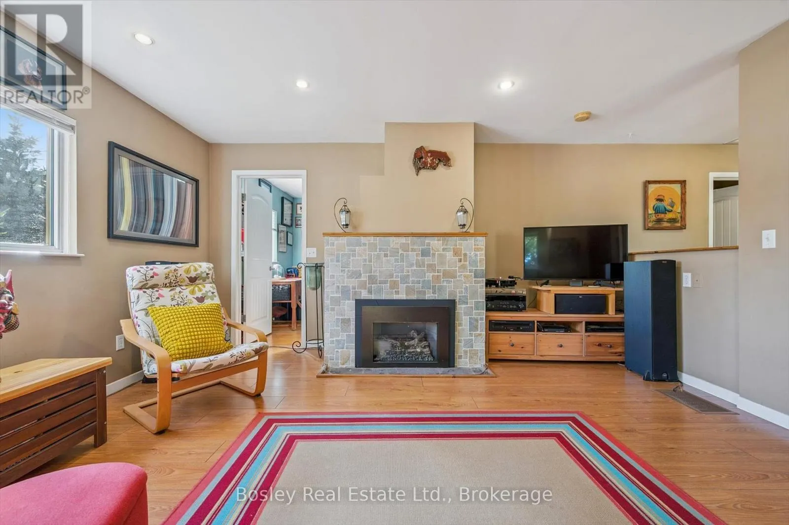 32 HOLLY TRAIL