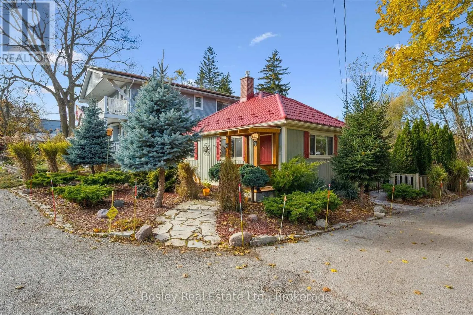32 HOLLY TRAIL