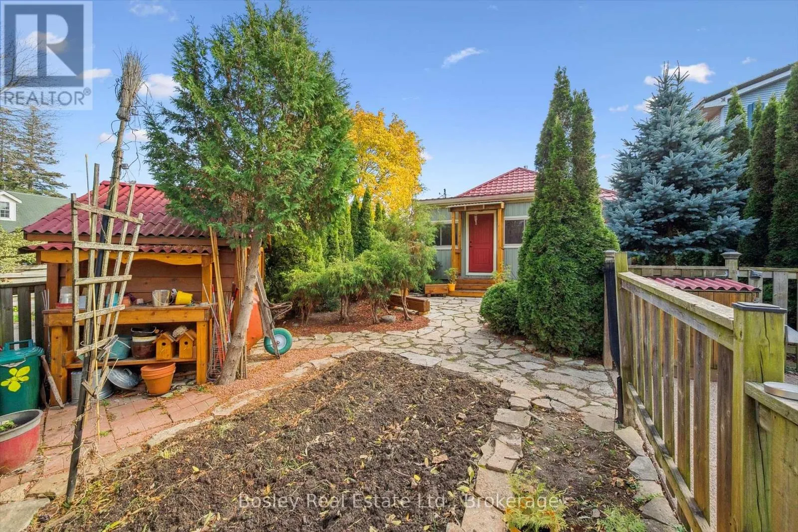 32 HOLLY TRAIL