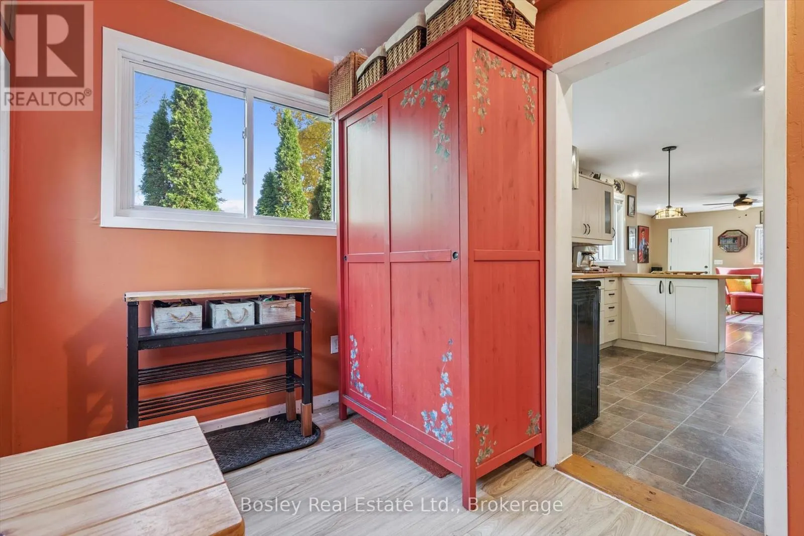 32 HOLLY TRAIL