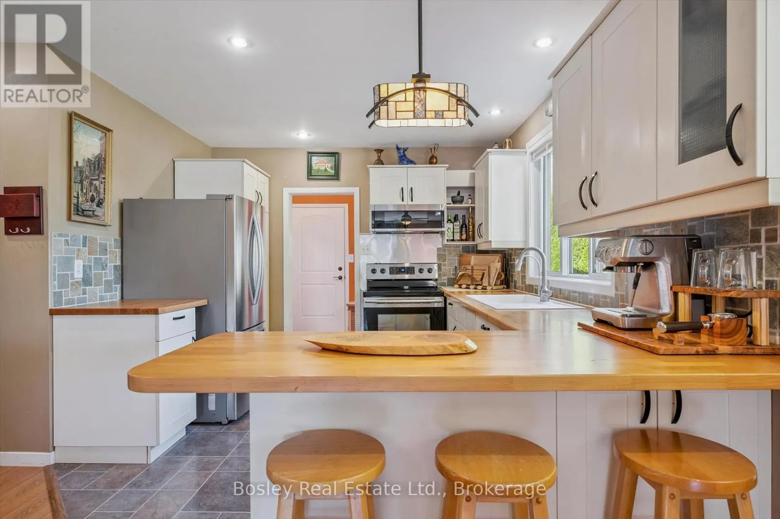32 HOLLY TRAIL