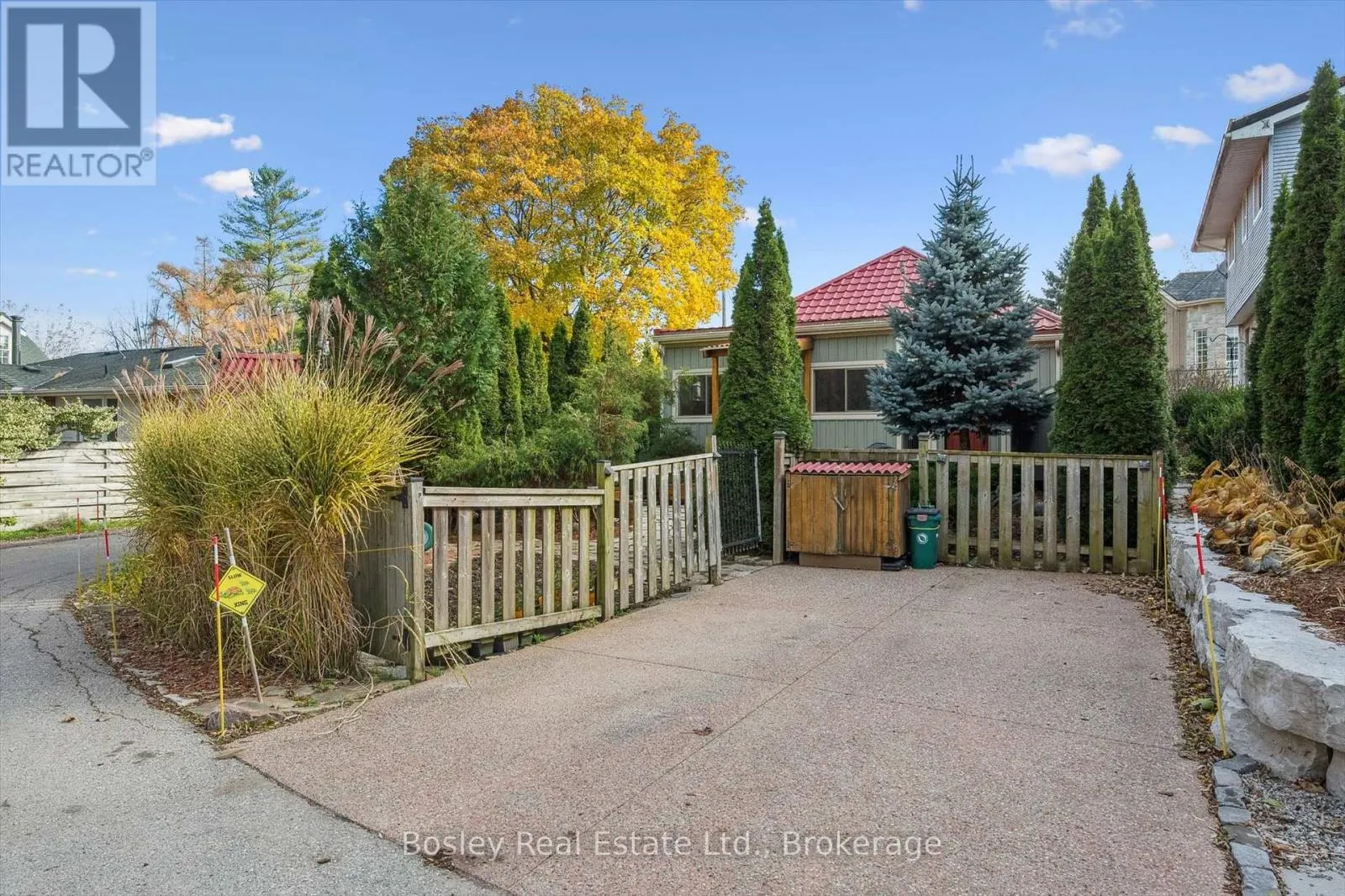 32 HOLLY TRAIL