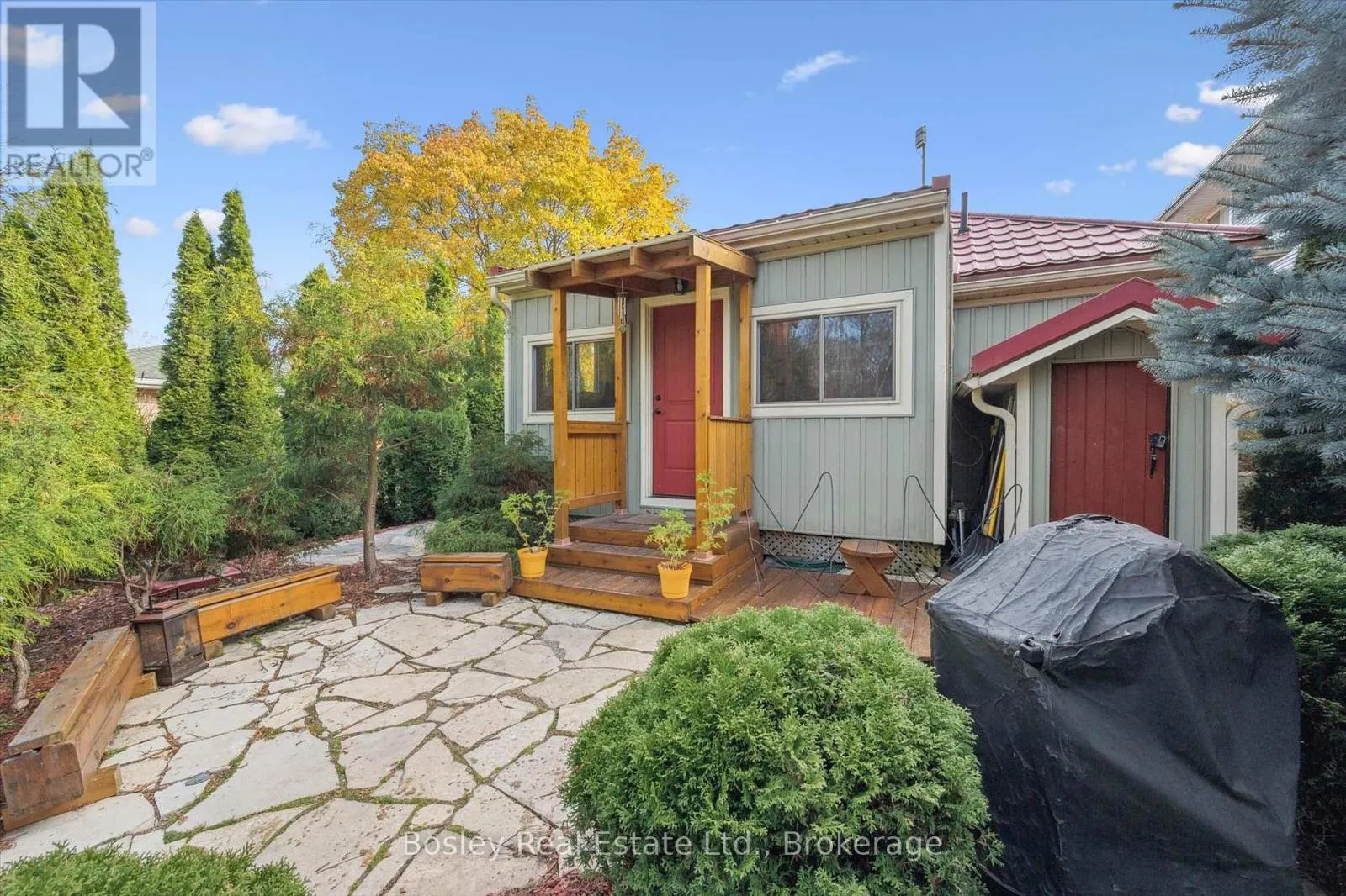 32 HOLLY TRAIL