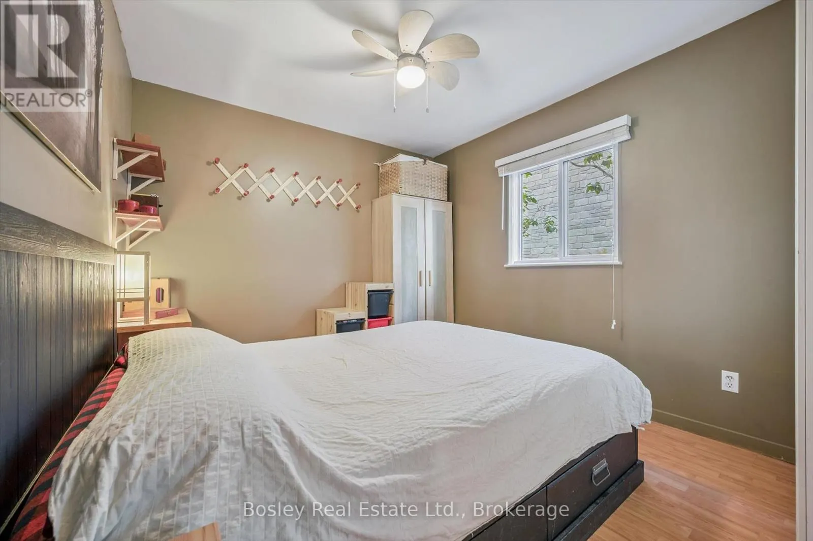 32 HOLLY TRAIL