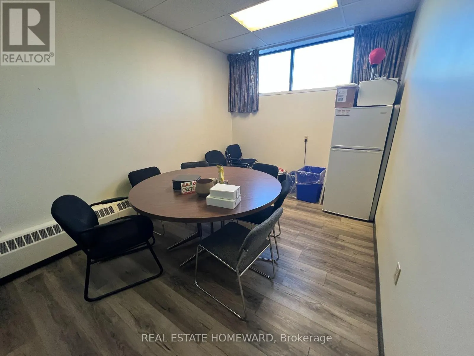 307-307A BRIDGE STREET W