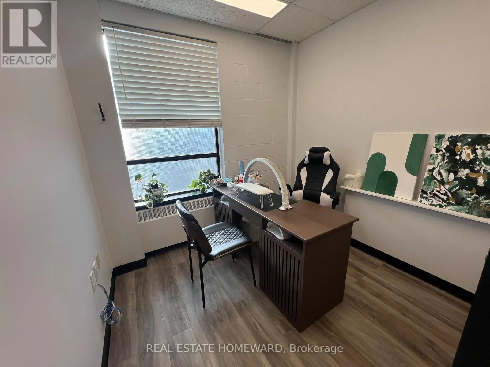 307-307A BRIDGE STREET W
