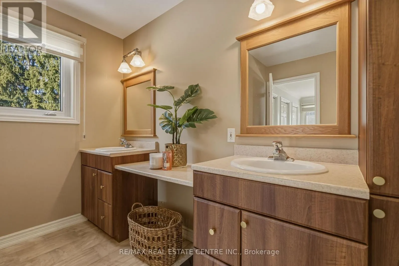 6 IRIS COURT
