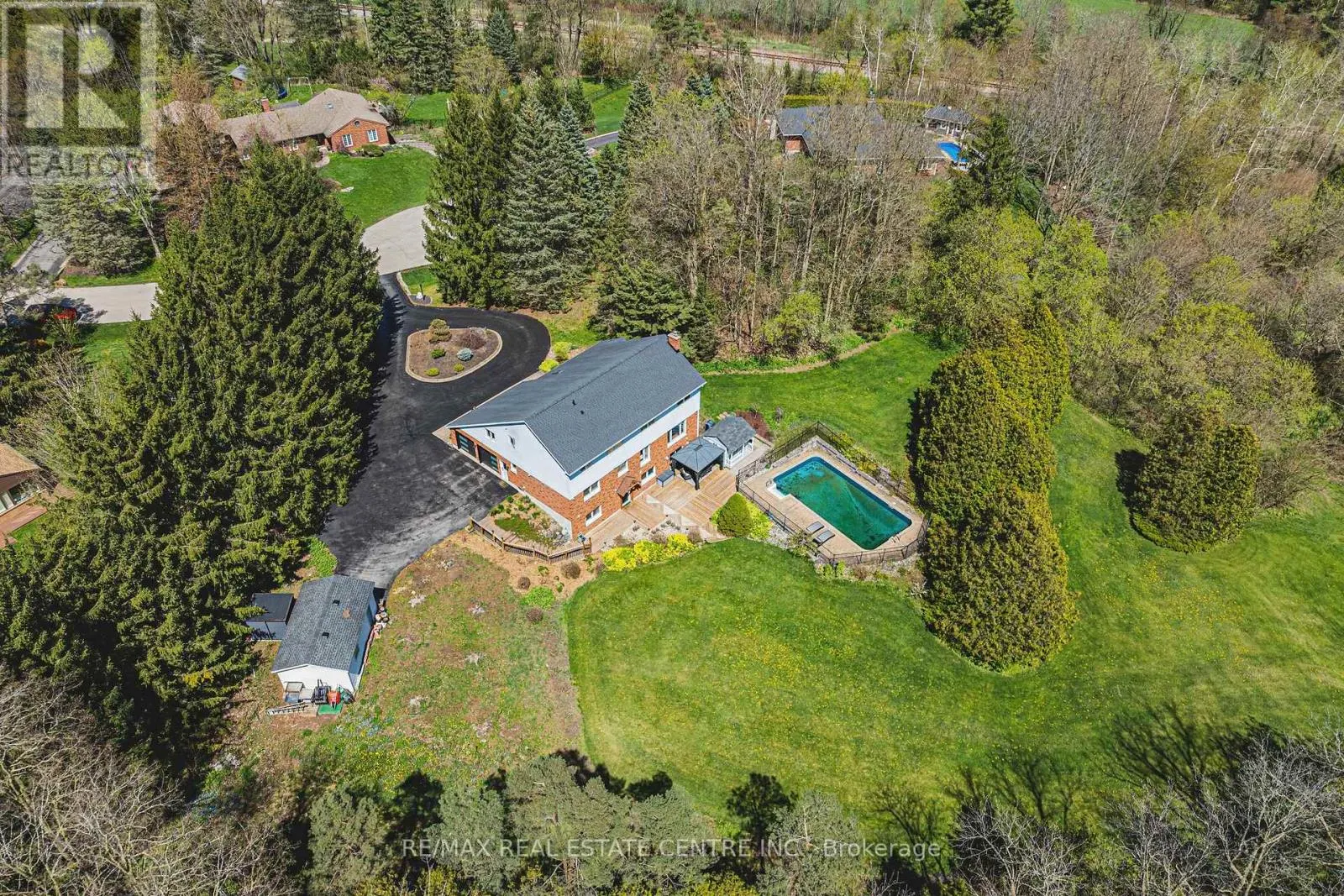 6 IRIS COURT