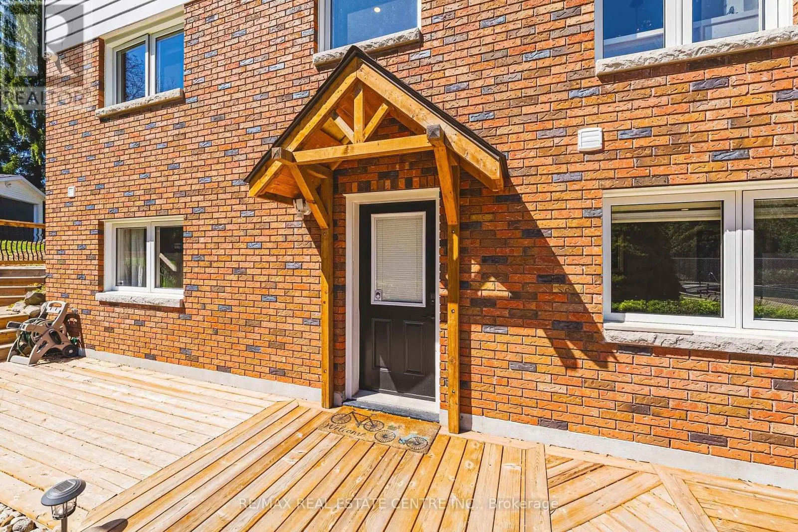 6 IRIS COURT