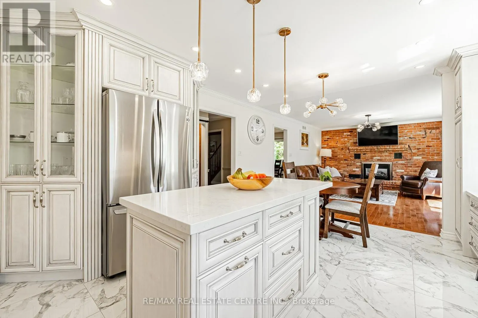 6 IRIS COURT