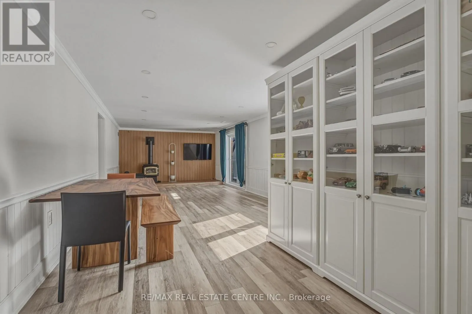 6 IRIS COURT