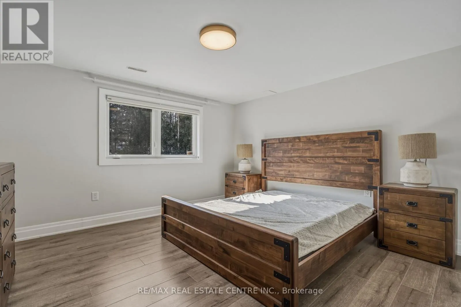 6 IRIS COURT