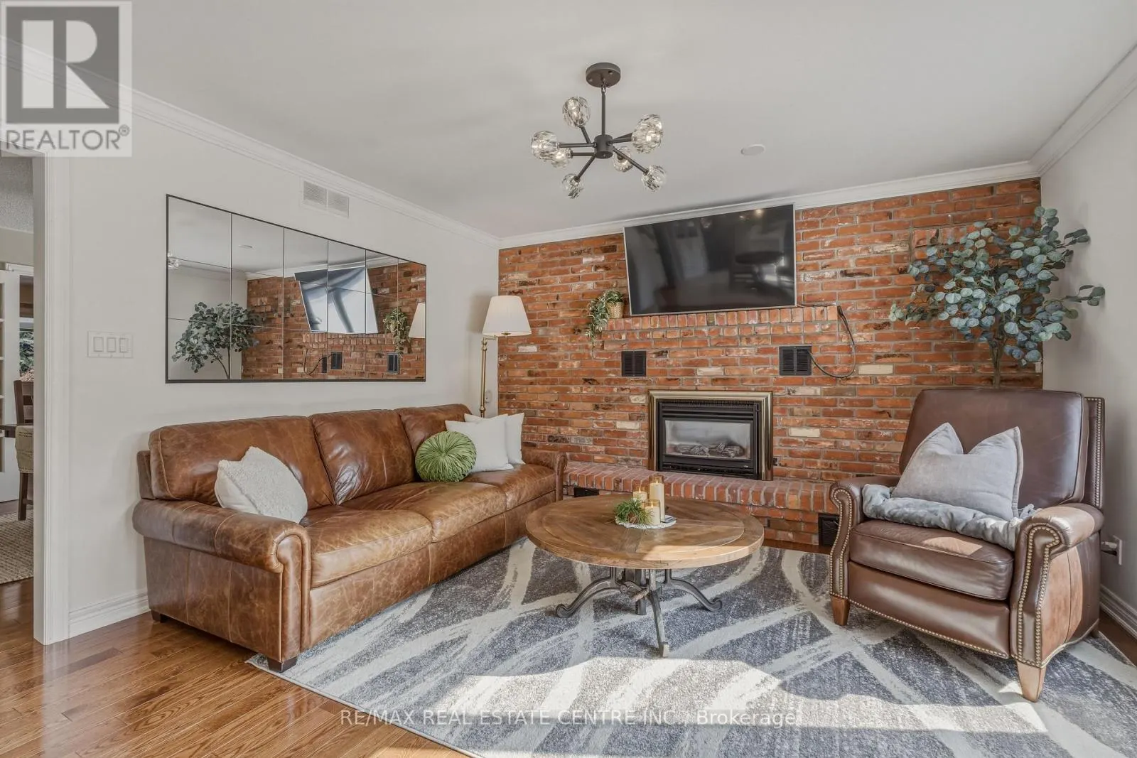 6 IRIS COURT