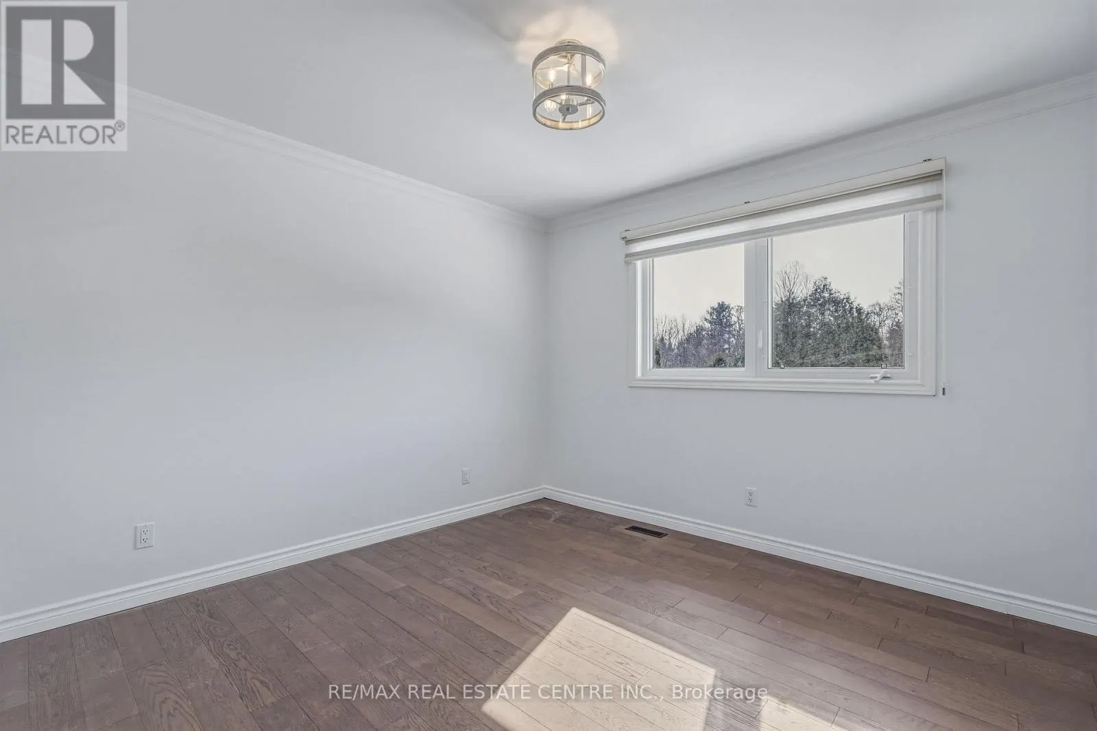 6 IRIS COURT