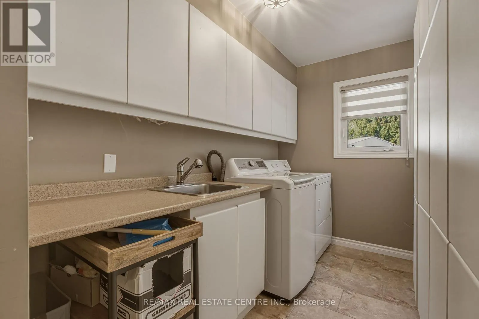 6 IRIS COURT