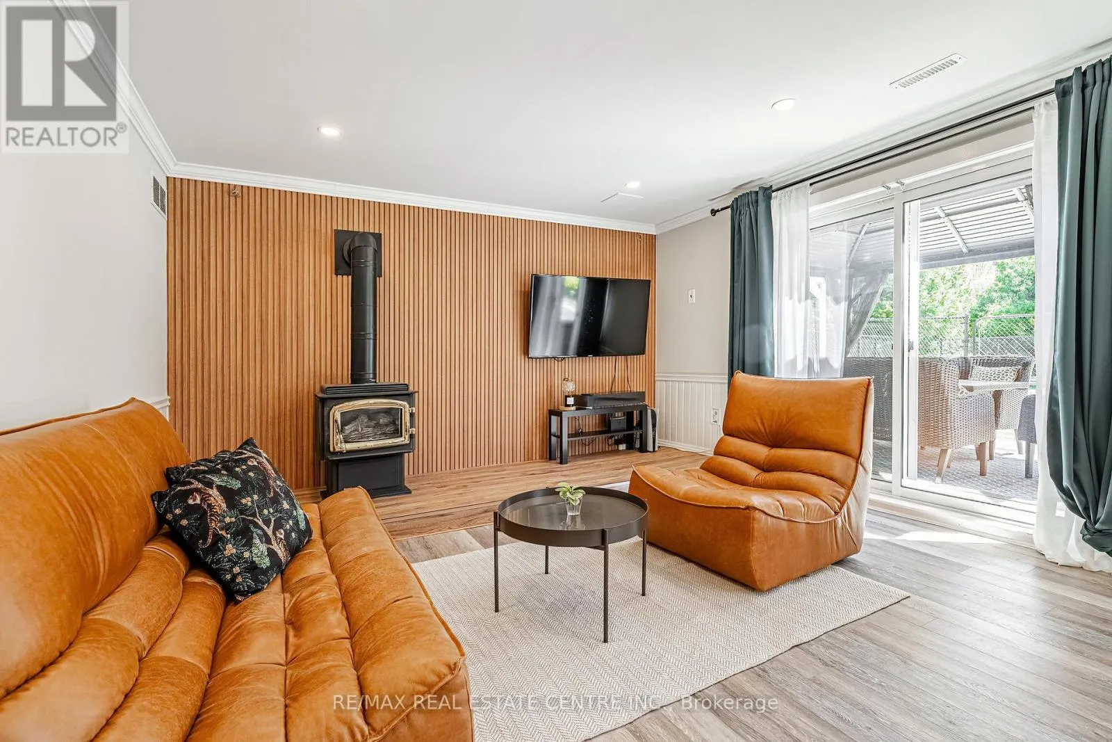 6 IRIS COURT