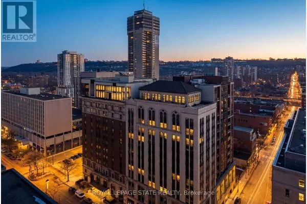 PH4 - 112 KING STREET E