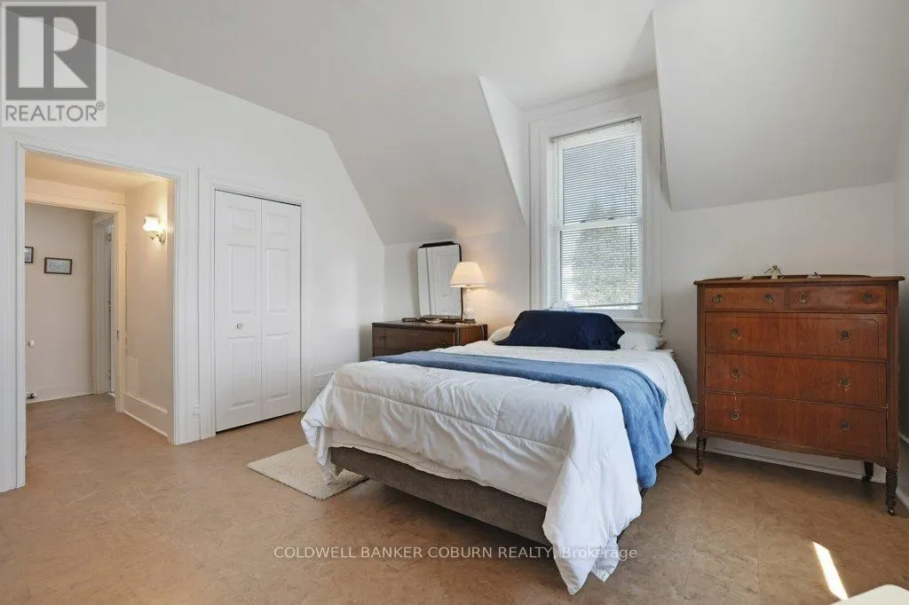 81 LAKESHORE DRIVE