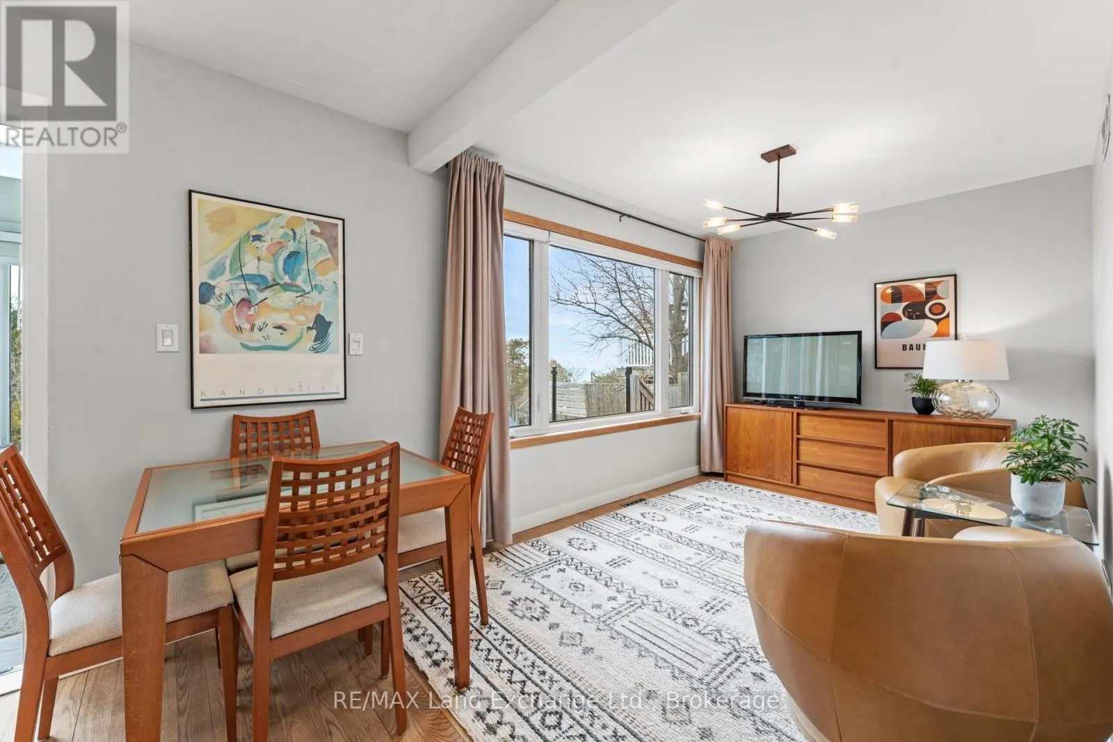 222 PENETANGORE ROW
