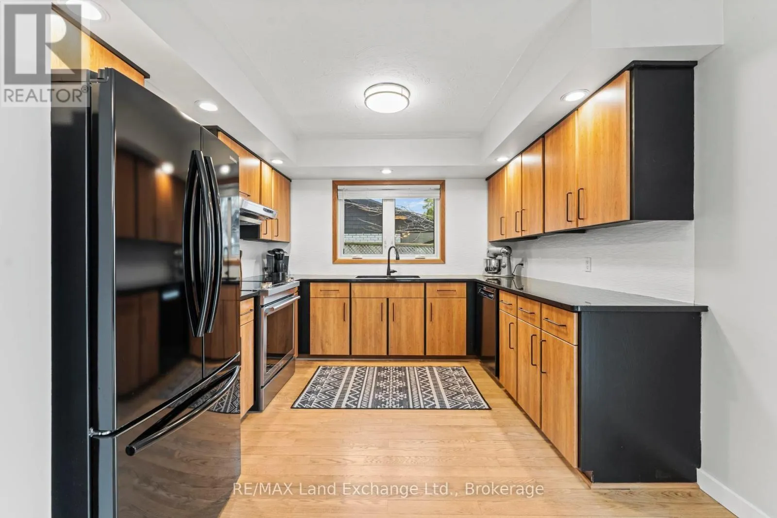222 PENETANGORE ROW