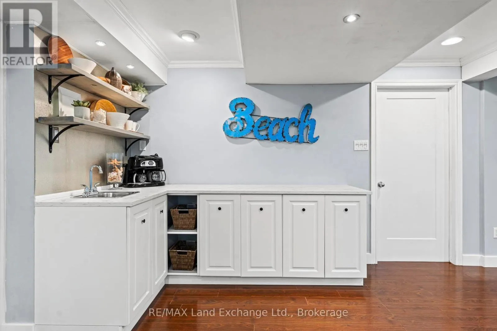 222 PENETANGORE ROW