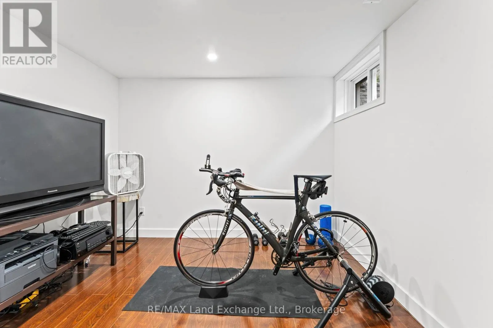 222 PENETANGORE ROW