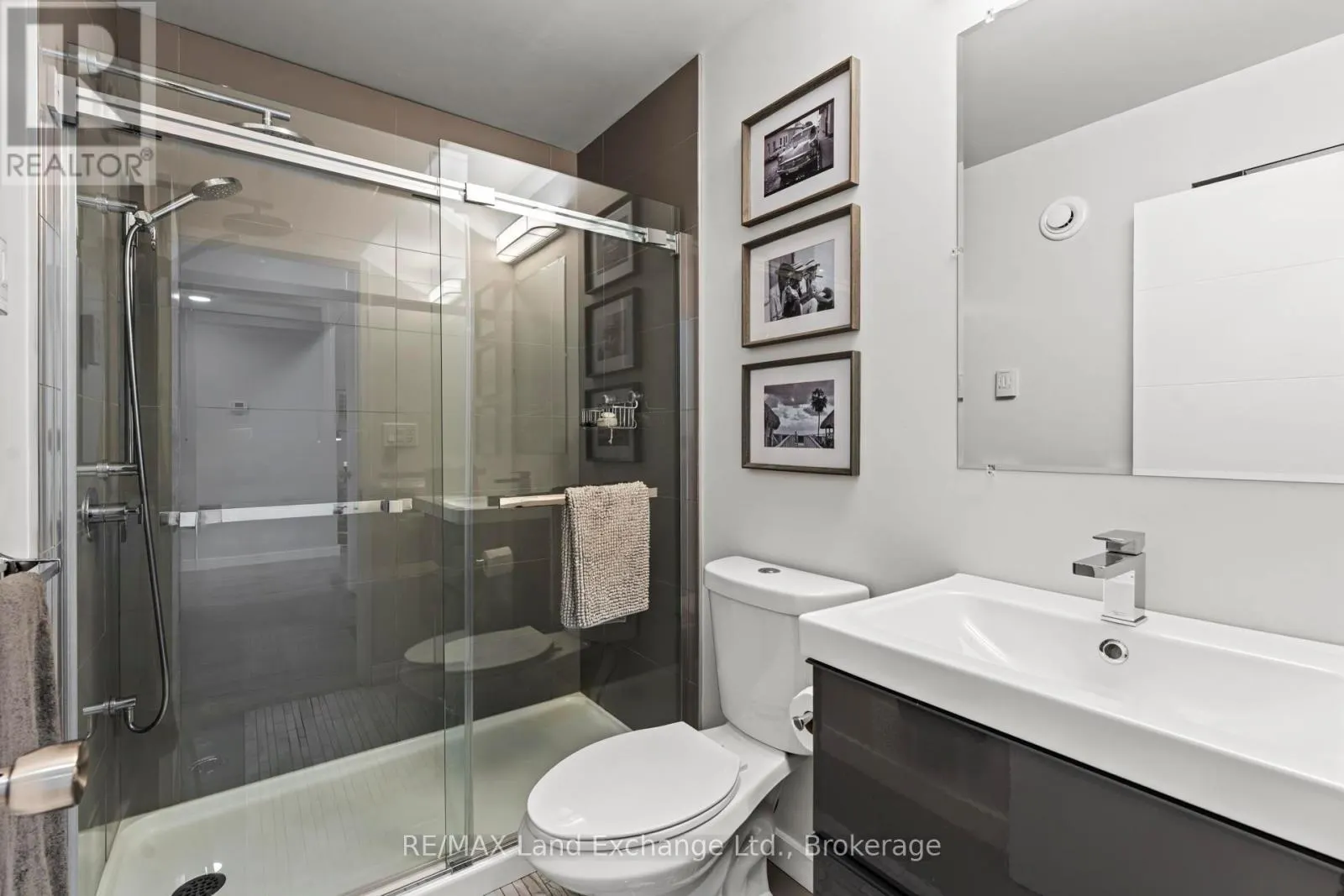 222 PENETANGORE ROW