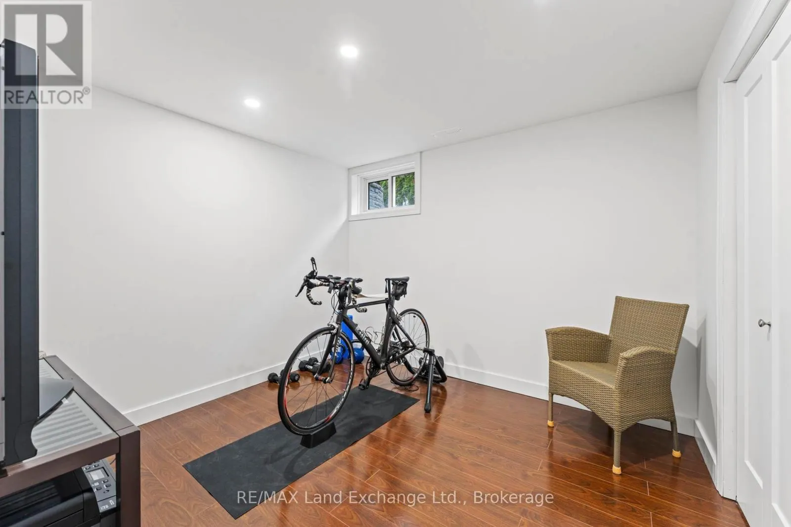 222 PENETANGORE ROW