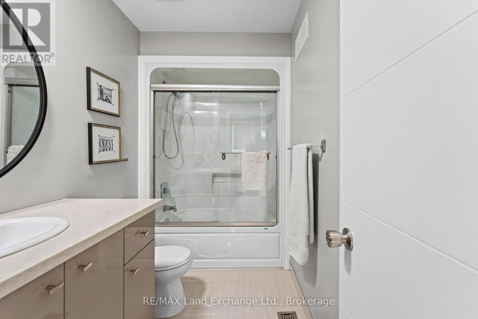 222 PENETANGORE ROW