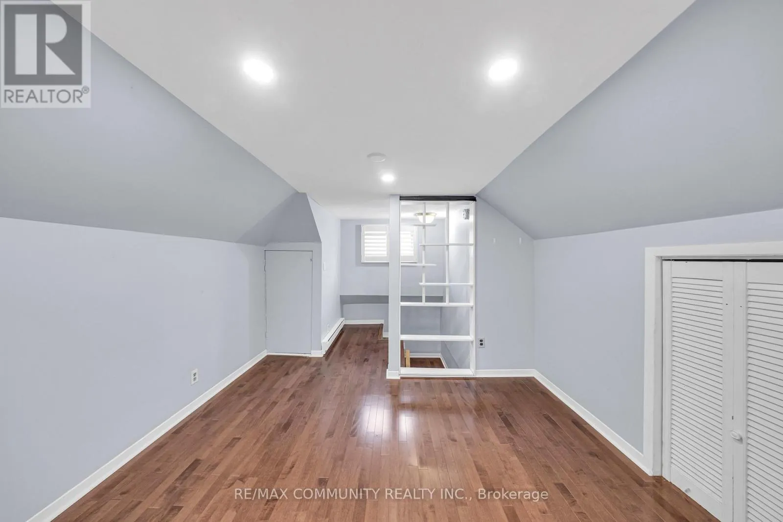 327 WOOLWICH STREET
