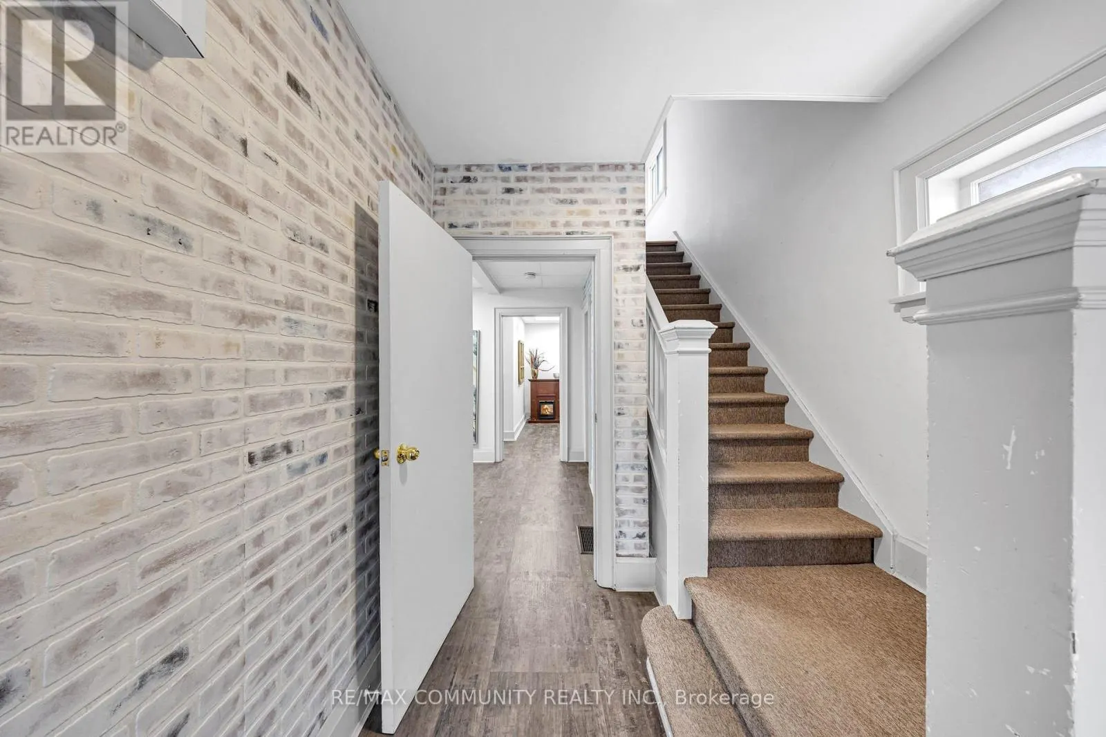 327 WOOLWICH STREET