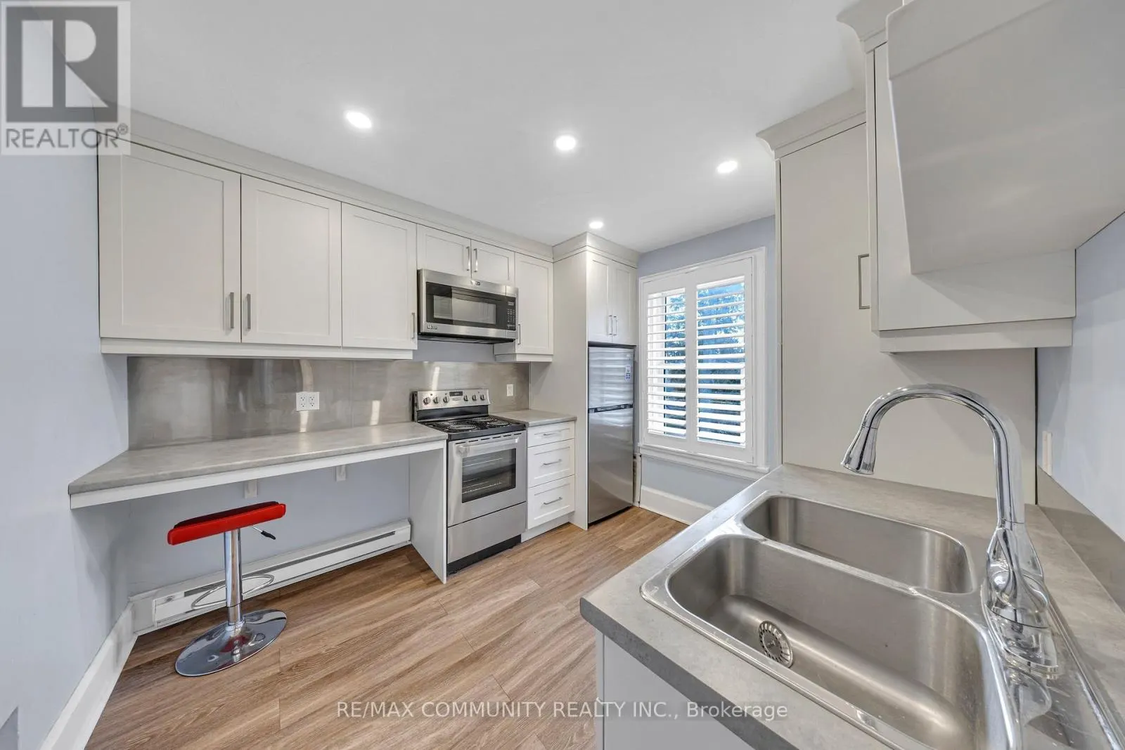 327 WOOLWICH STREET