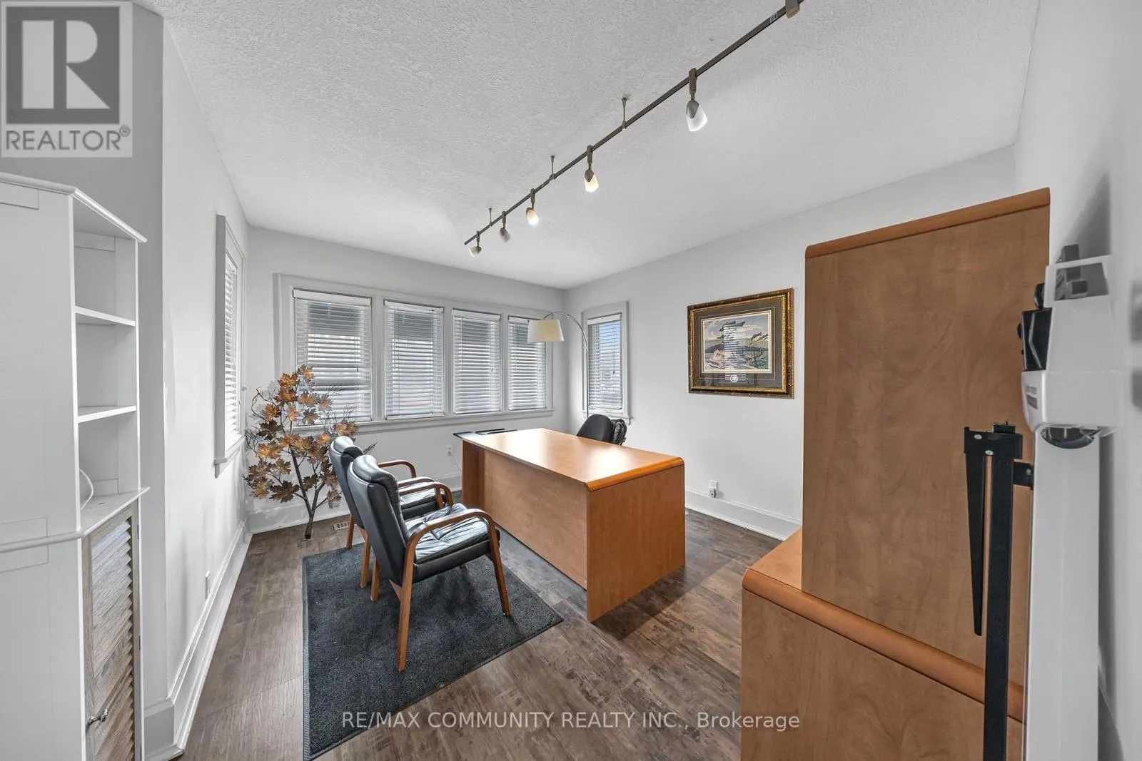 327 WOOLWICH STREET