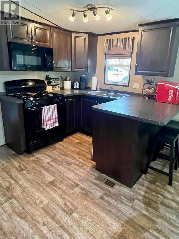 439 SPRINGWATER CRESCENT