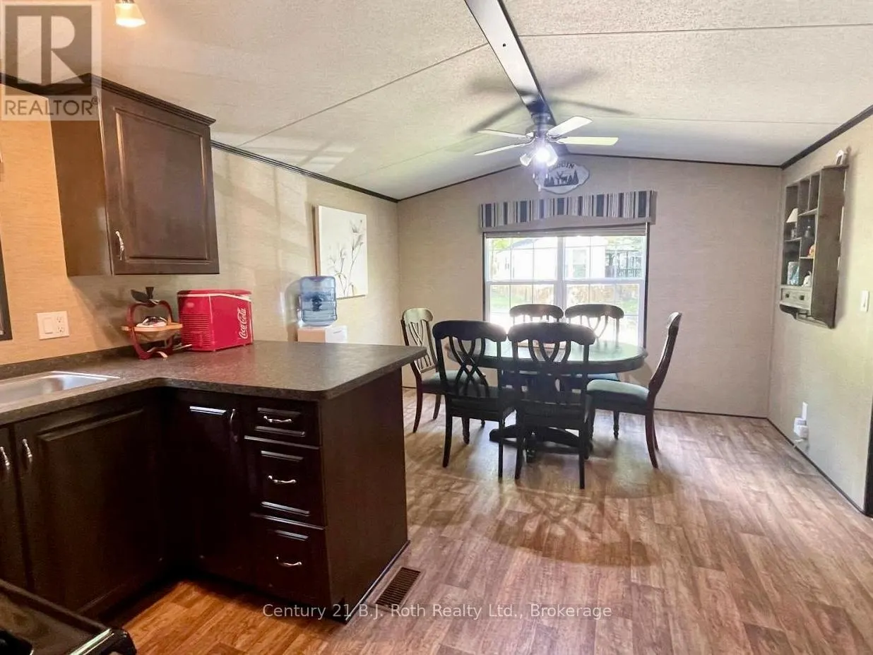 439 SPRINGWATER CRESCENT