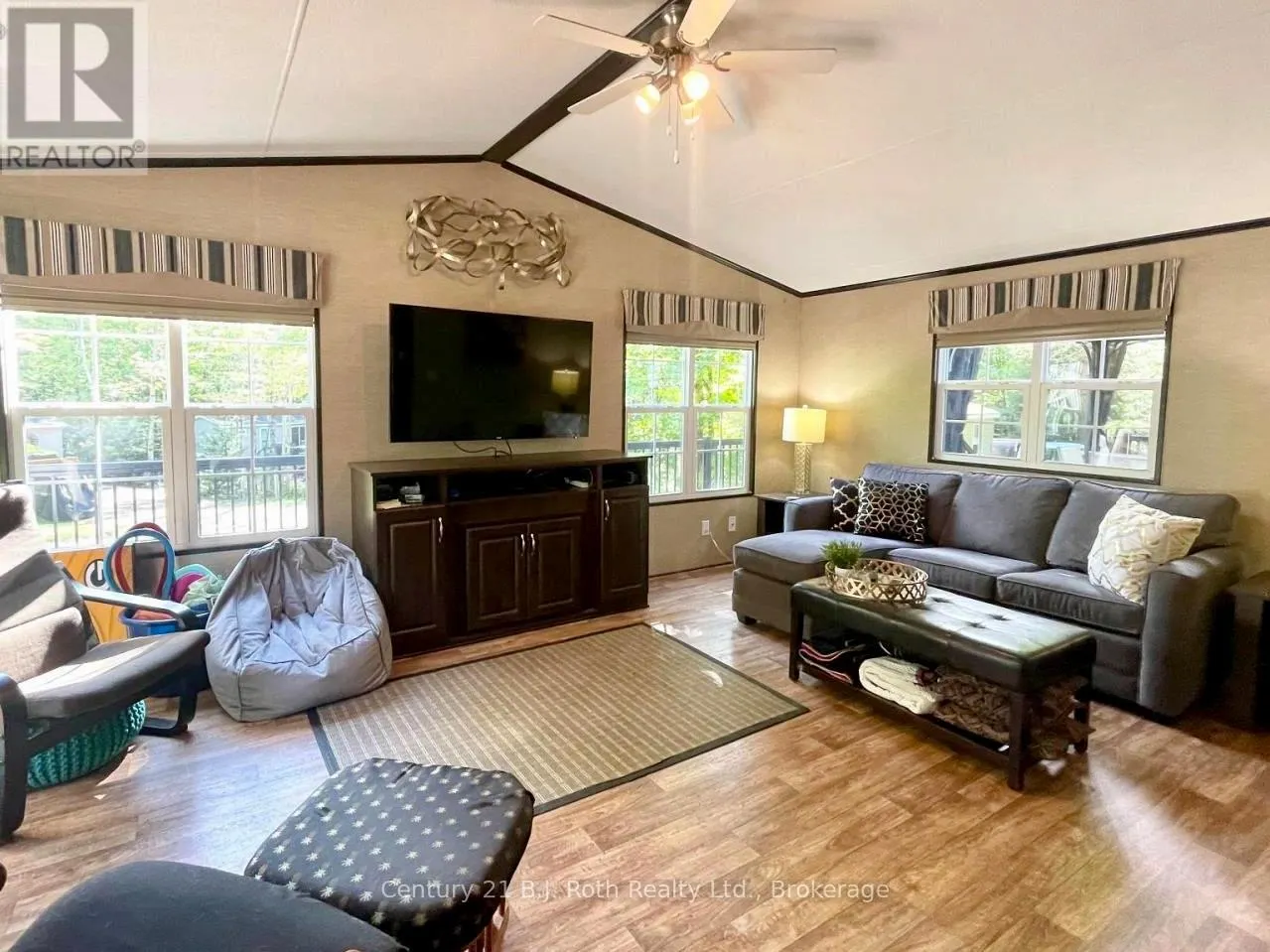439 SPRINGWATER CRESCENT