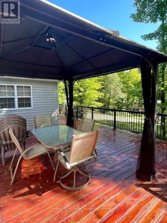 439 SPRINGWATER CRESCENT