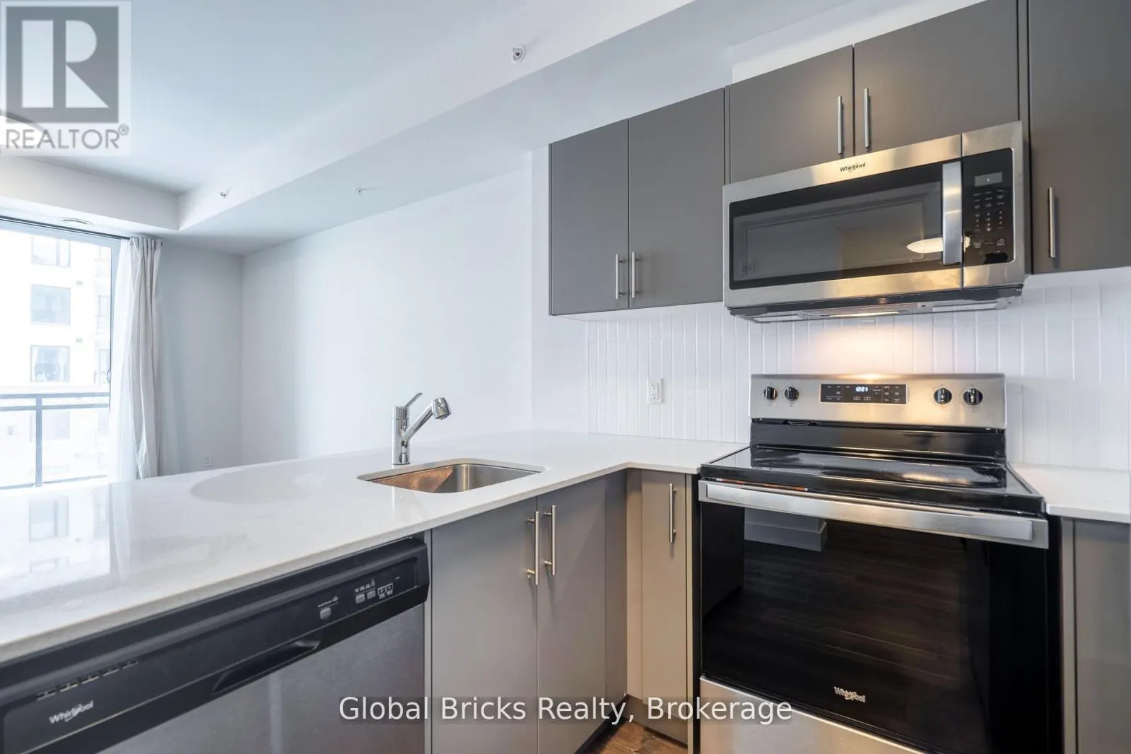 313 - 103 ROGER STREET