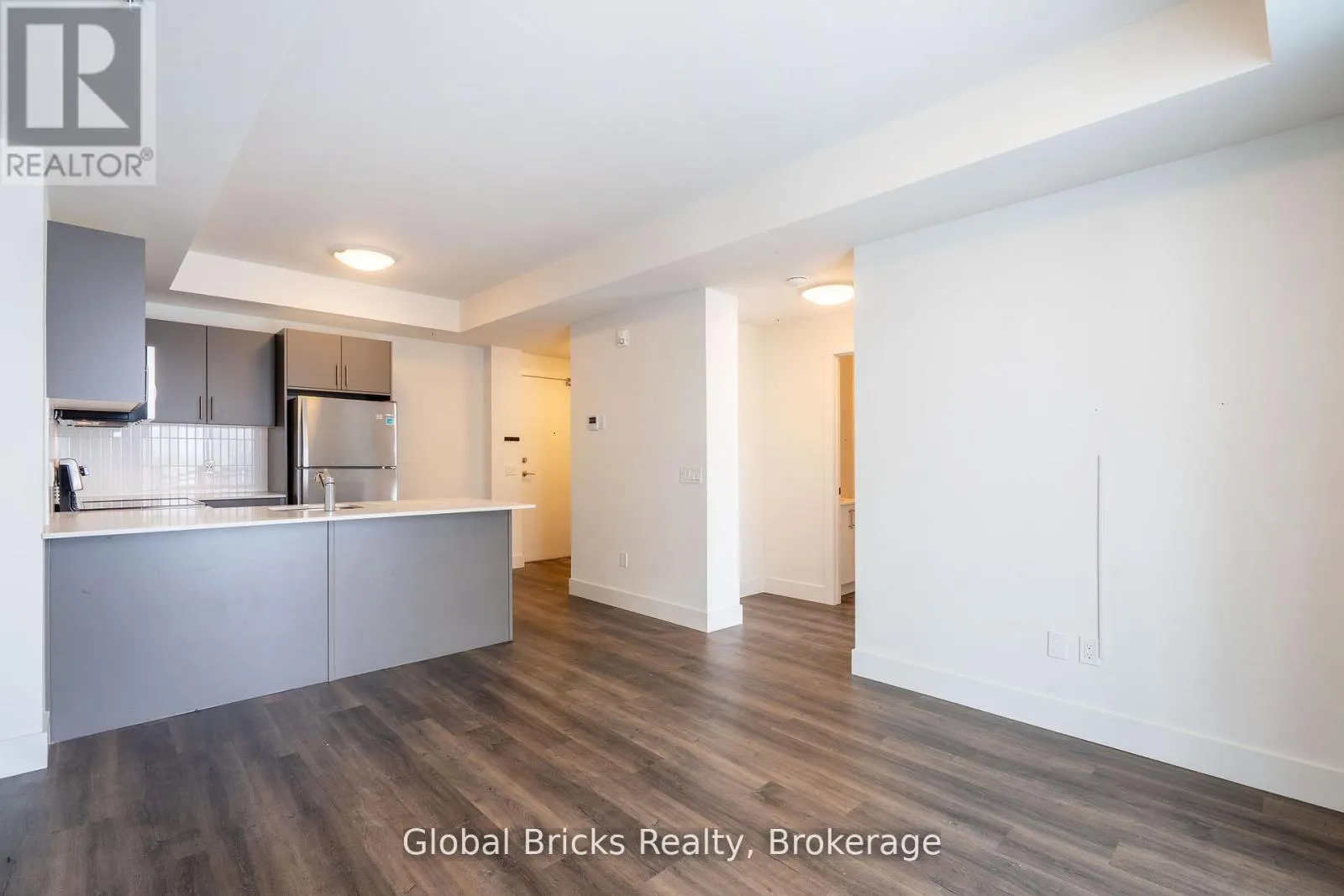 313 - 103 ROGER STREET