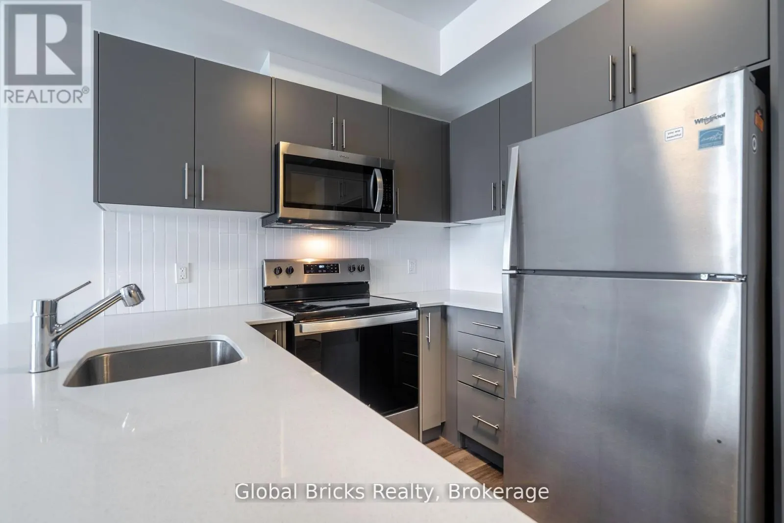 313 - 103 ROGER STREET