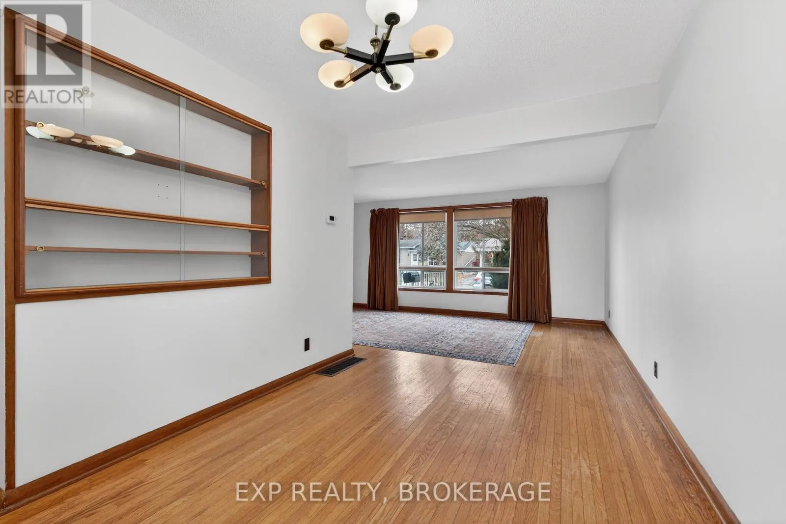 19 CONVAY CRESCENT