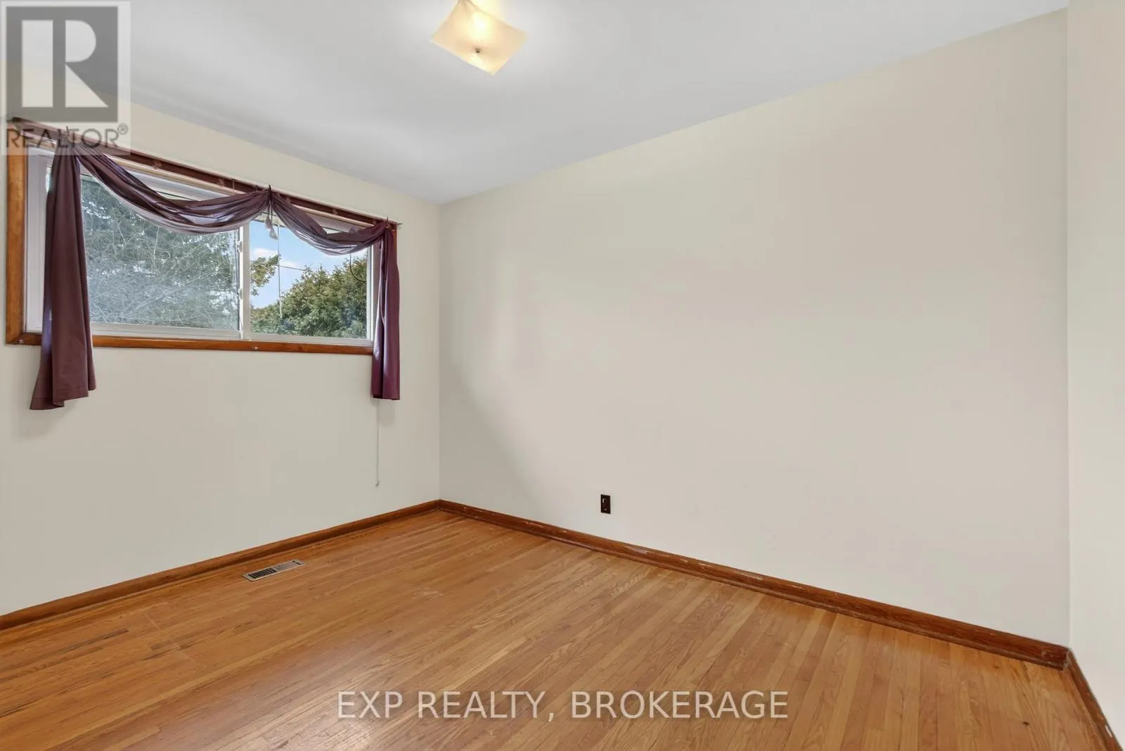19 CONVAY CRESCENT