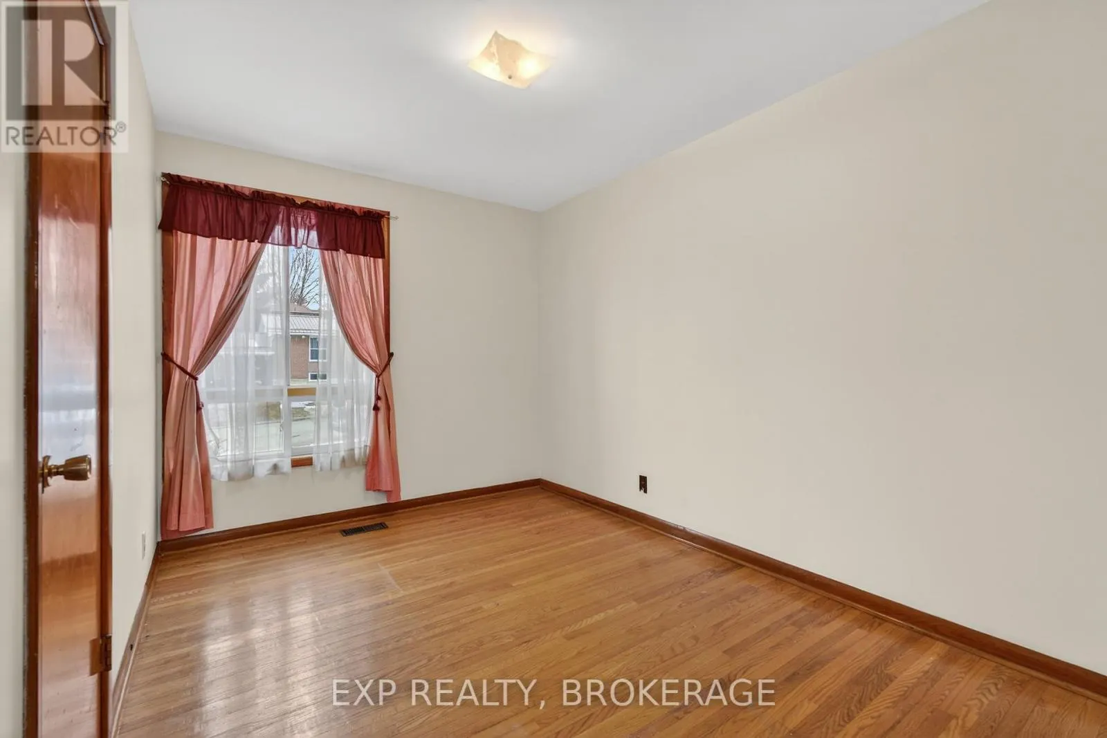 19 CONVAY CRESCENT