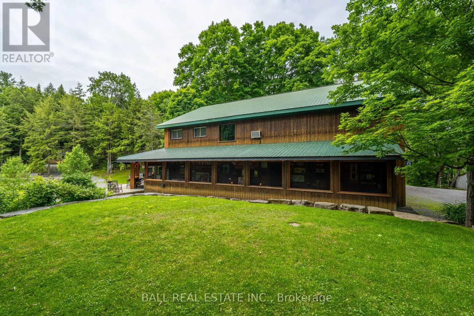 1329 TRAPPERS LANE